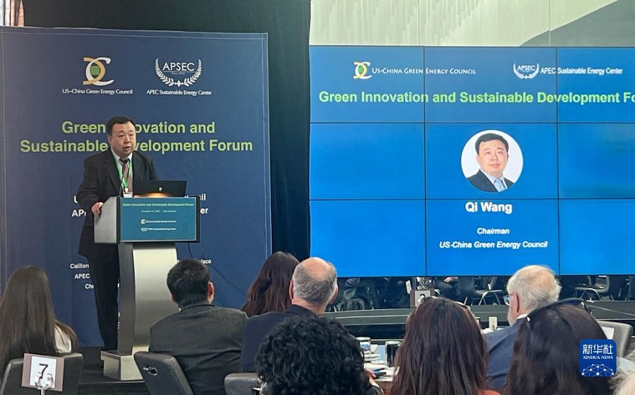 11月13日，美中綠色能源促進會會長王麒在舊金山舉行的“綠色創(chuàng)新與可持續(xù)發(fā)展論壇”上發(fā)言。新華社記者 譚晶晶 攝