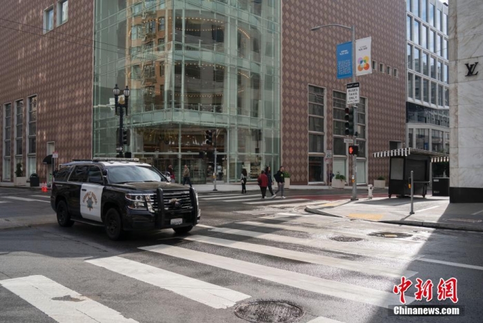 當(dāng)?shù)貢r(shí)間11月13日，美國(guó)加州舊金山聯(lián)合廣場(chǎng)周邊剛剛被沖洗過(guò)的街道較往常更為整潔。<a target='_blank' href='/'><p  align=