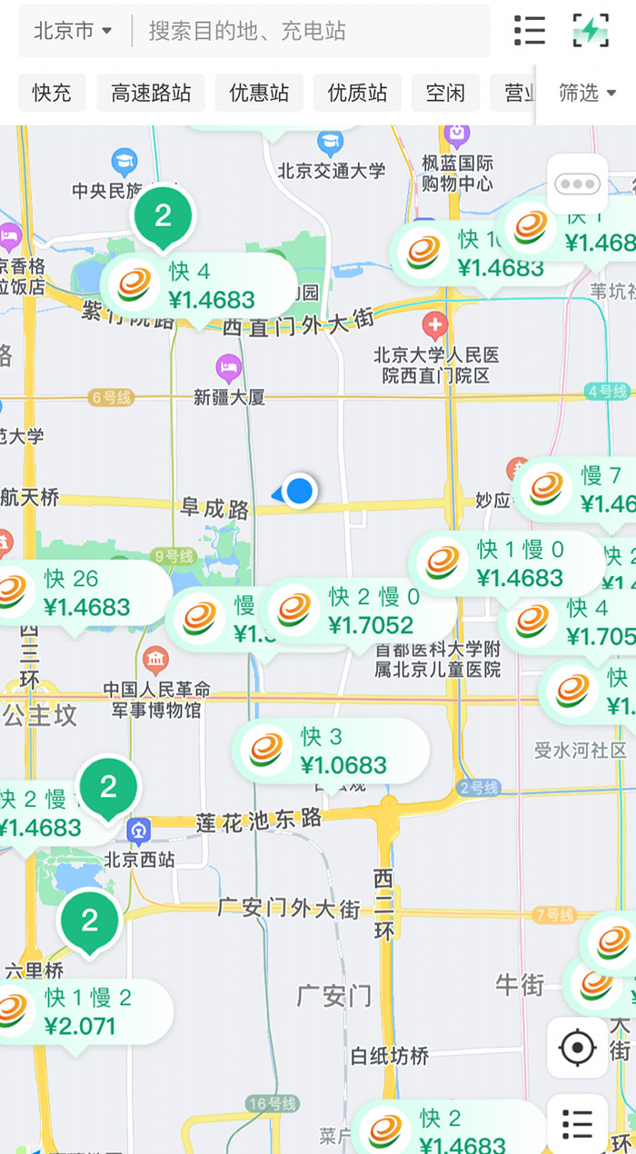中新財(cái)經(jīng)查詢相關(guān)充電APP發(fā)現(xiàn)，電價(jià)平峰時(shí)段，快充樁的價(jià)格普遍在1.4元度左右。