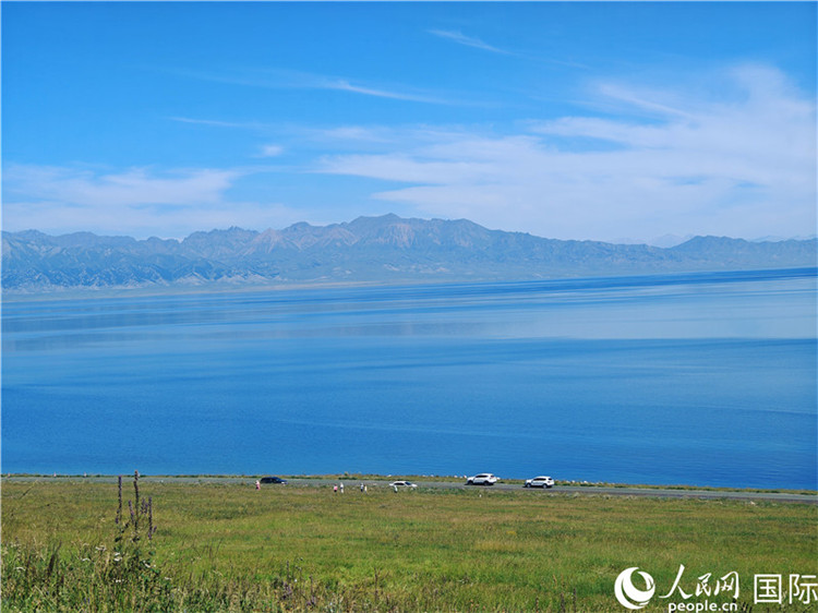 新疆賽里木湖景區(qū)風(fēng)光。人民網(wǎng)記者 劉潔妍攝