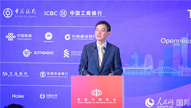 英國中國商會會長、中國銀行倫敦分行行長方文建 致歡迎辭。人民網(wǎng) 郭錦標(biāo)攝