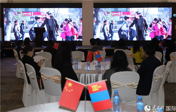 12月1日，活動(dòng)現(xiàn)場(chǎng)播放防治結(jié)核病宣傳短片。人民網(wǎng)記者 霍文攝