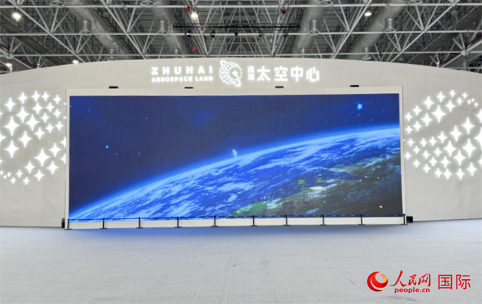 珠海太空中心是珠海市為發(fā)揮中國航展品牌效應(yīng)和帶動(dòng)效應(yīng)而打造的“永不落幕的航展”。人民網(wǎng)記者 張麗鷗攝