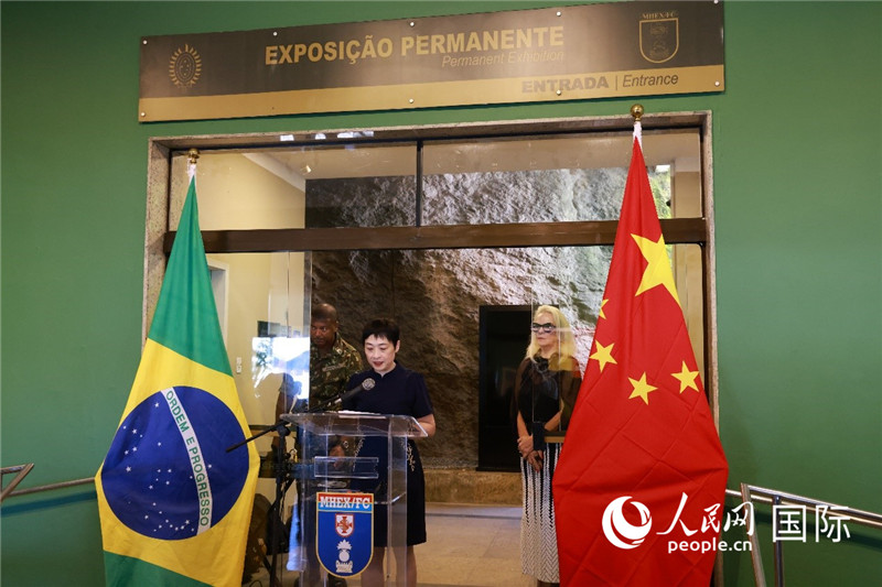 中國駐里約總領事田敏在攝影展開幕式上致辭。 人民網(wǎng)記者 陳海琪攝