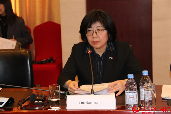 中國(guó)駐哈薩克斯坦大使館公使銜參贊邢芳芳致辭。人民網(wǎng)記者 李強(qiáng)攝