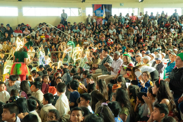 捐贈(zèng)儀式在埃爾查科市中心的體育館舉行。中國電建厄瓜多爾代表處提供圖