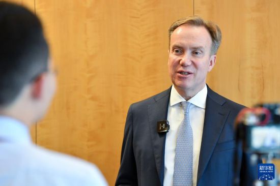 1月9日，在瑞士日內(nèi)瓦，世界經(jīng)濟(jì)論壇總裁博爾格·布倫德接受新華社記者專(zhuān)訪。新華社記者 連漪 攝