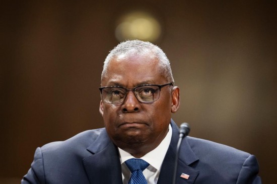 這是2023年10月31日，在美國首都華盛頓國防部長奧斯汀出席國會聽證會。新華社記者劉杰攝