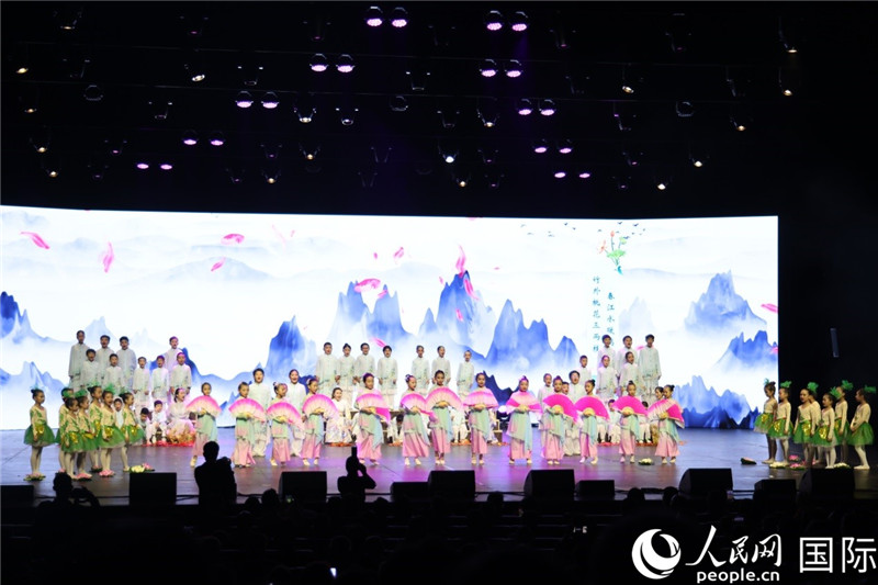 《四季詩韻》童聲詩朗誦表演。人民網(wǎng)記者 任皓宇攝