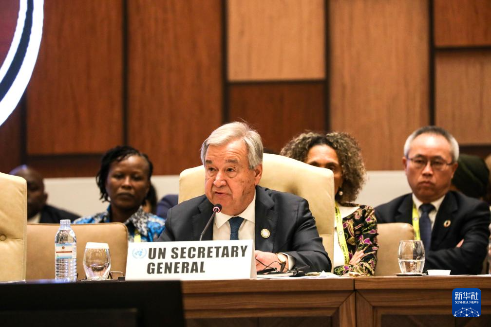 1月20日，聯(lián)合國秘書長古特雷斯在烏干達(dá)首都坎帕拉舉行的不結(jié)盟運(yùn)動(dòng)第19次峰會(huì)閉幕式上發(fā)言。新華社發(fā)（阿佳拉·納瓦達(dá)攝）
