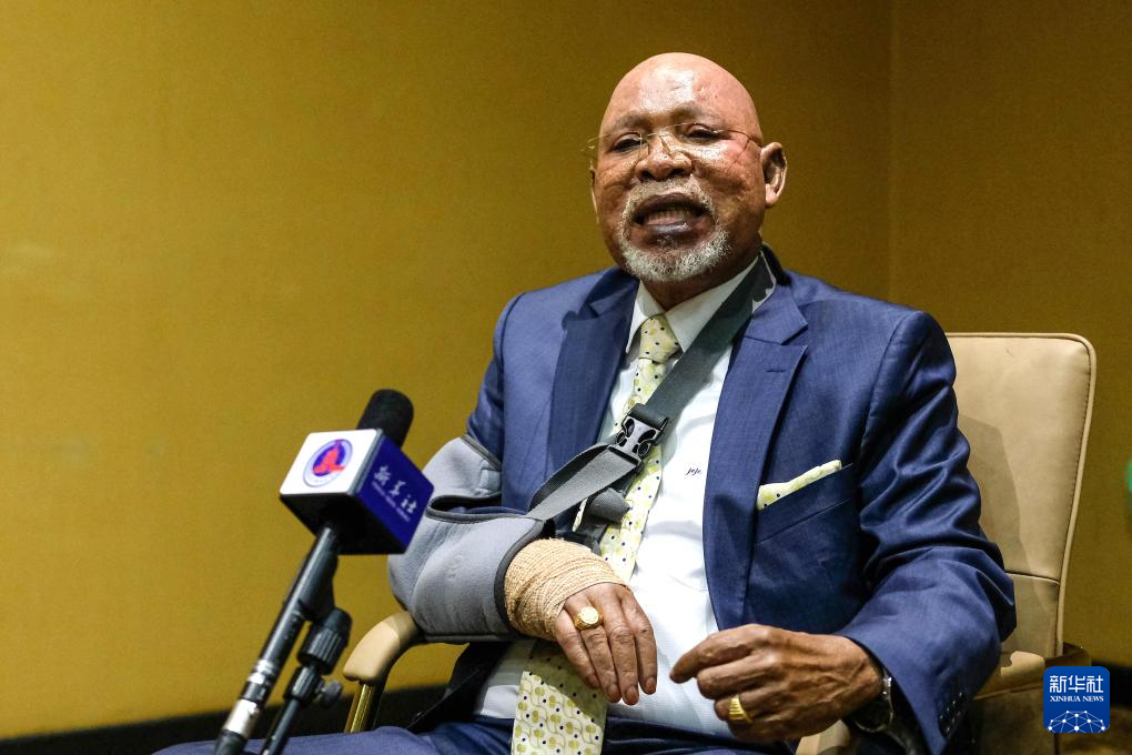 1月15日，烏干達(dá)外長(zhǎng)奧東戈在坎帕拉舉行的不結(jié)盟運(yùn)動(dòng)第19次峰會(huì)高級(jí)別官員會(huì)議期間接受新華社記者專訪。新華社發(fā)（阿佳拉·納瓦達(dá)攝）