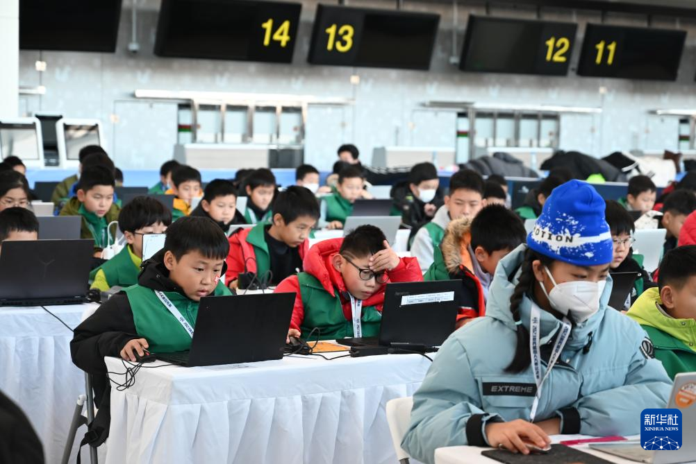 1月26日,選手們?cè)诒荣愔?。新華社記者 宋心平 攝