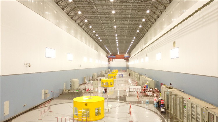 卡魯瑪水電站發(fā)電機組。王劍攝