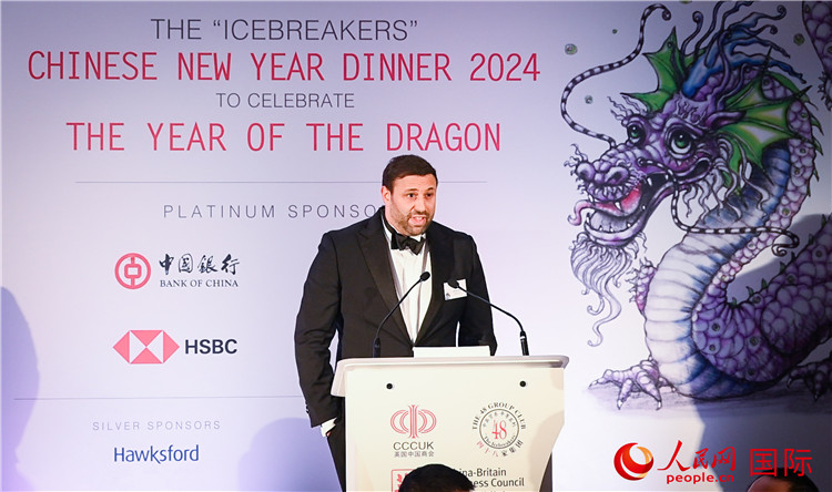 英國 48 家集團俱樂部候任主席杰克·佩里致辭。人民網(wǎng) 郭錦標(biāo)攝