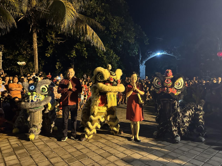 舞獅表演。巴陵康孔子學院供圖