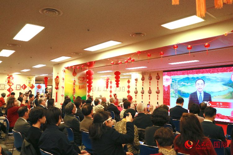 2月9日，“喜迎龍年·品味陜西”——2024新春迎福（展）聯(lián)歡會暨陜西文化年在東京中國文化中心拉開帷幕。人民網(wǎng) 許可攝