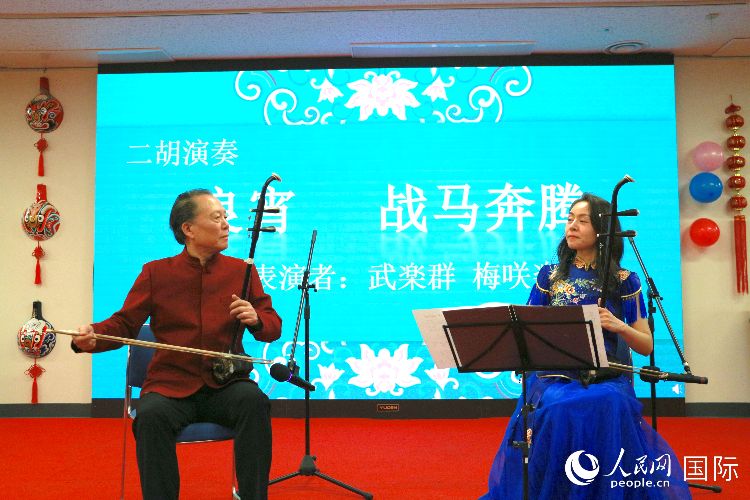 二胡合奏。人民網(wǎng) 許可攝