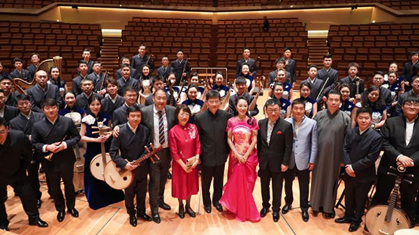 “”天地永樂·中國(guó)節(jié)“”音樂會(huì)演出人員合影。中國(guó)駐德國(guó)大使館供圖
