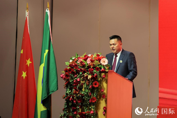 巴西和統(tǒng)會新任會長張小春發(fā)表就職演講。人民網(wǎng)記者 時元皓攝