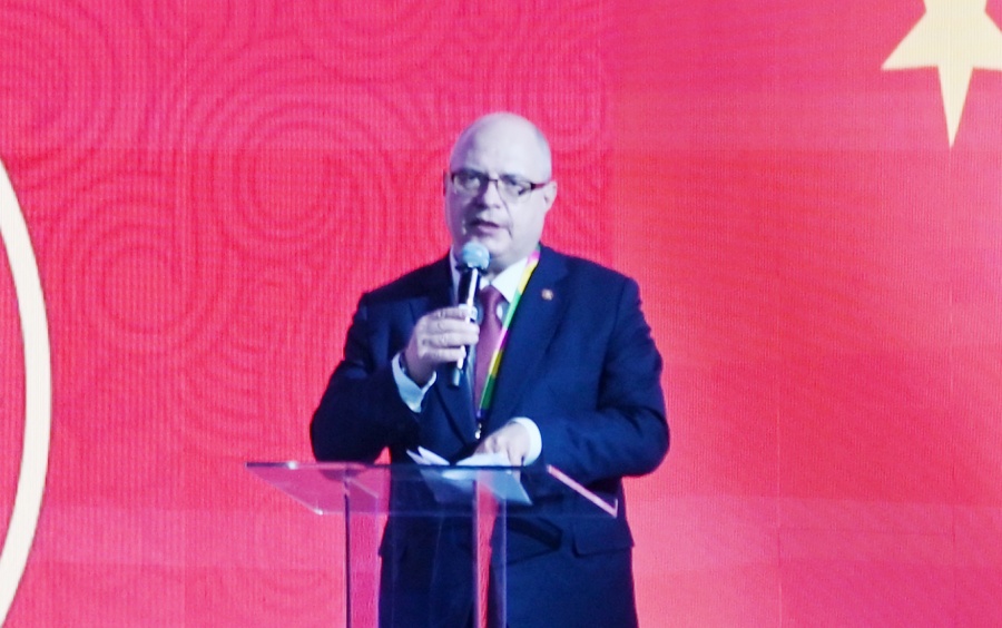 俄羅斯國(guó)家杜馬資產(chǎn)、土地和財(cái)產(chǎn)關(guān)系委員會(huì)主席兼俄中議員友好小組主席加夫里洛夫致辭。主辦方供圖