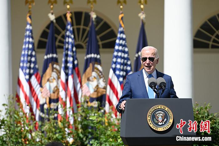 當(dāng)?shù)貢r(shí)間4月25日，美國(guó)總統(tǒng)、民主黨人拜登以一段競(jìng)選視頻宣傳片，正式宣布2024年競(jìng)選連任。資料圖為拜登在白宮。 <a target='_blank' href='/' _fcksavedurl='/'><p  align=