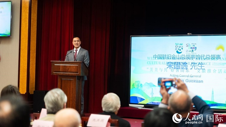 駐舊金山代總領(lǐng)事宋國(guó)選代總領(lǐng)事致辭。荊韻 攝