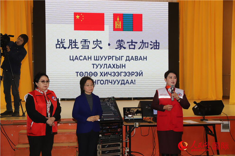 3月18日，巴特策策格（右）外長致辭。人民網(wǎng)記者 霍文攝