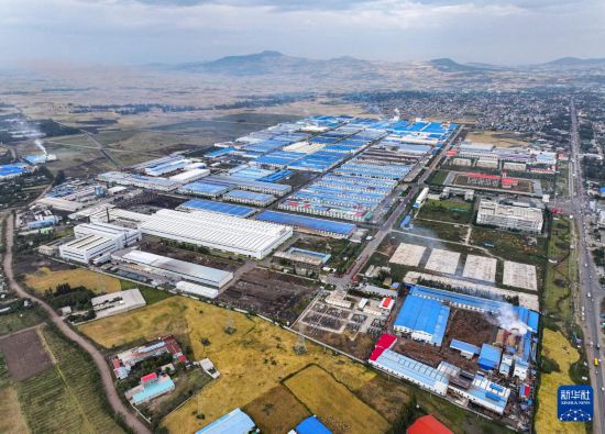 這是2023年11月3日在埃塞俄比亞杜凱姆市拍攝的東方工業(yè)園（無人機(jī)照片）。 新華社發(fā)（東方工業(yè)園供圖）