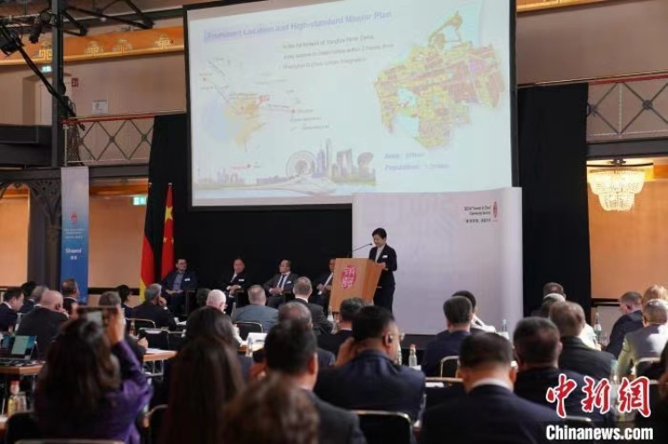 當?shù)貢r間4月5日，由中國商務部主辦的“投資中國”德國專場推介活動在斯圖加特市舉行。中新社記者 馬秀秀 攝