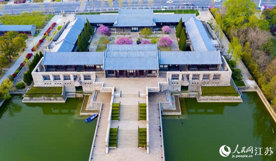 周恩來紀(jì)念館內(nèi)海棠盛開。紀(jì)星名攝