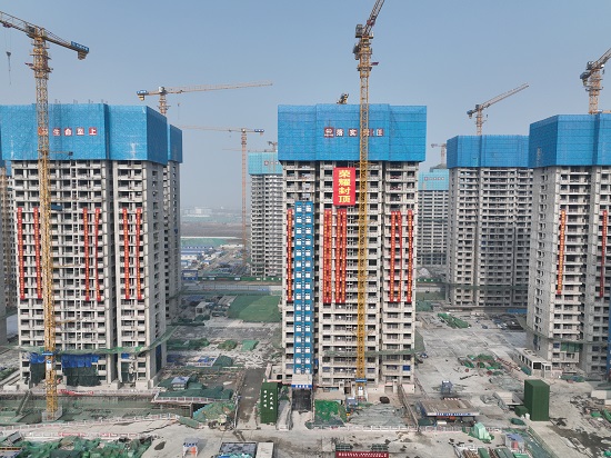 城中村改造一期封頂。賈子龍攝