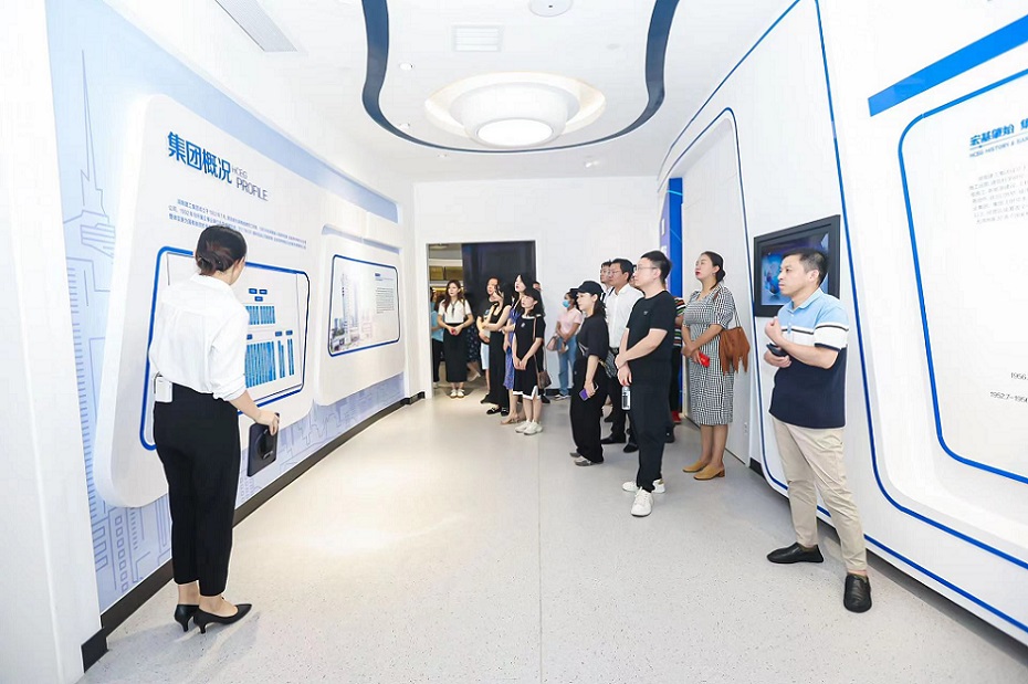 見面會(huì)參與人員在了解項(xiàng)目情況。單位供圖