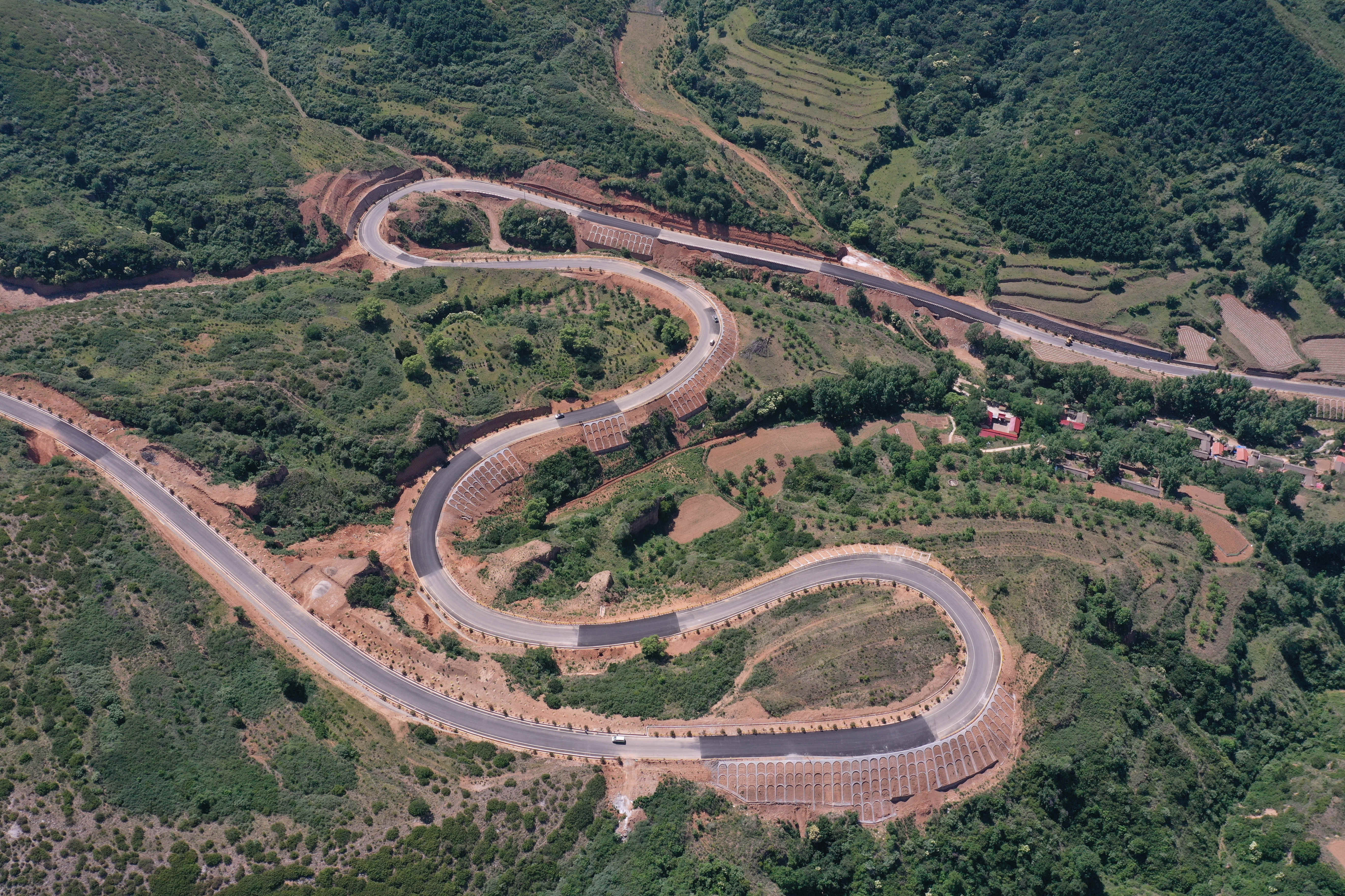 武鄉(xiāng)縣“四好農(nóng)村”航拍。張國平 攝