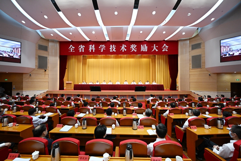 圖為江蘇省科學(xué)技術(shù)獎勵大會現(xiàn)場。吳勝攝
