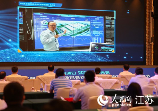 圖為浦口區(qū)集成電路企業(yè)介紹智能制造系統(tǒng)。浦口區(qū)委宣傳部供圖