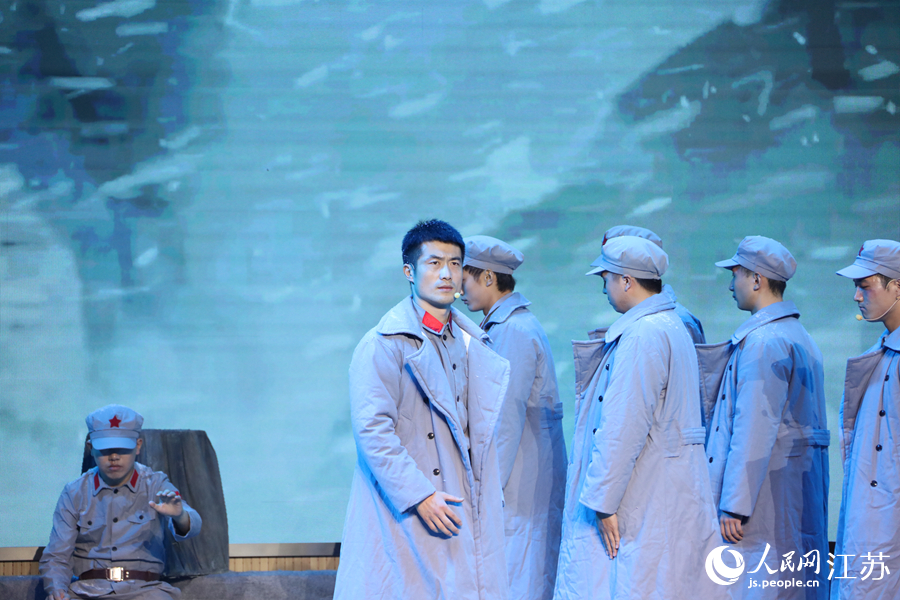 淮安市山陽小學(xué)帶來的紅色故事宣講《豐碑》。人民網(wǎng) 張瀚天攝