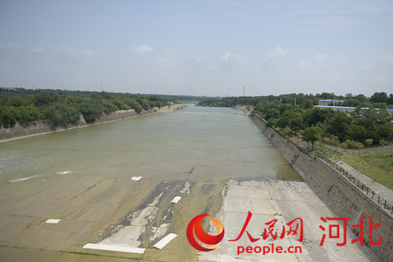 黃壁莊水庫正在按計(jì)劃預(yù)泄庫容。人民網(wǎng)祝龍超攝