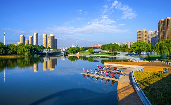 漫步街頭，科產(chǎn)城人融合的理念貫穿始終。無錫高新區(qū)管委會供圖