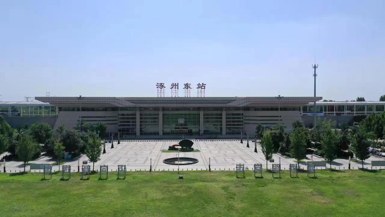 通勤專列高鐵始發(fā)站涿州東站。 熊華明、王聚言攝