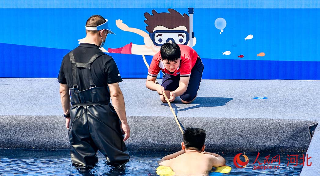 活動現(xiàn)場模擬演練。 人民網(wǎng) 周博攝