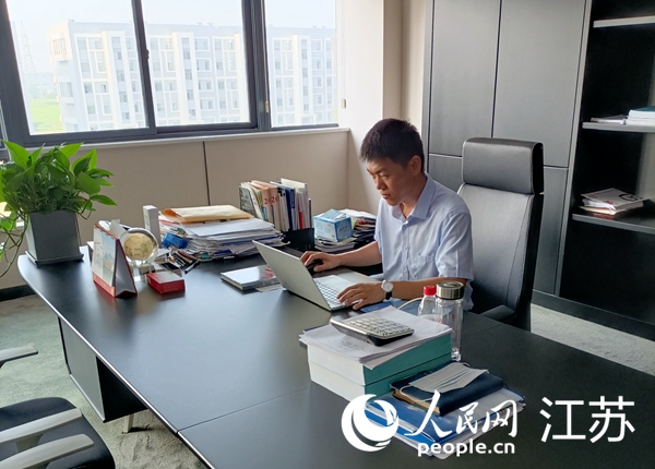 江蘇海安市2021年引進的高端人才朱涼偉博士。人民網(wǎng)記者 王繼亮攝