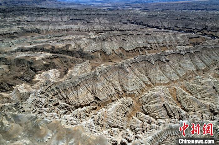 4月5日，西藏阿里札達土林。(無人機照片) 李林 攝