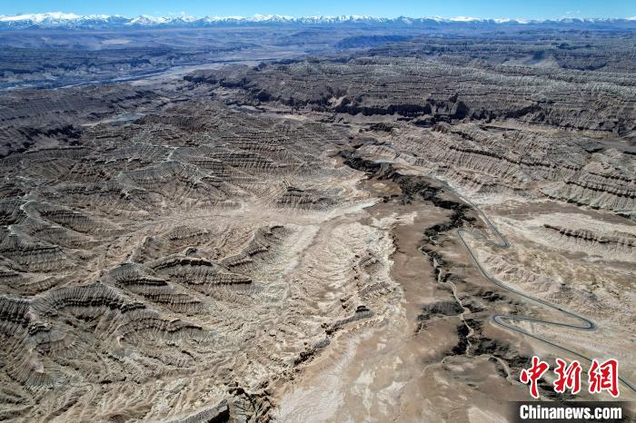 4月5日，西藏阿里札達土林。(無人機照片) 李林 攝
