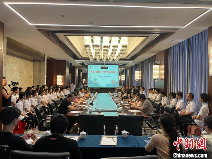 閩臺(tái)古琴技藝培訓(xùn)交流活動(dòng)同步舉行?！∪~國(guó)寶 攝