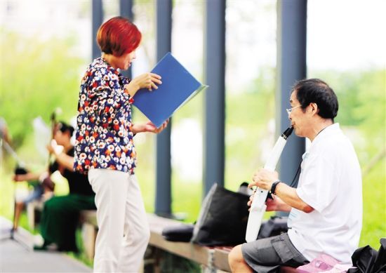 美舍河鳳翔濕地公園成為市民休閑的好去處。 南國(guó)都市報(bào)記者 汪承賢 攝