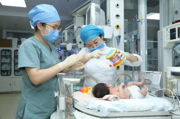 走近“天使”的真實(shí)生活:是護(hù)士,也是“戰(zhàn)士”