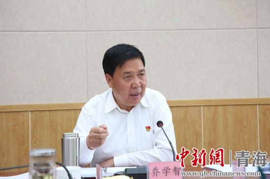 圖為黃南州州長(zhǎng)喬學(xué)智講話。黃宣攝