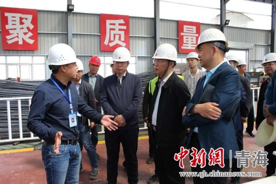 圖為生態(tài)環(huán)保專項(xiàng)督查現(xiàn)場。 孫舒亞攝