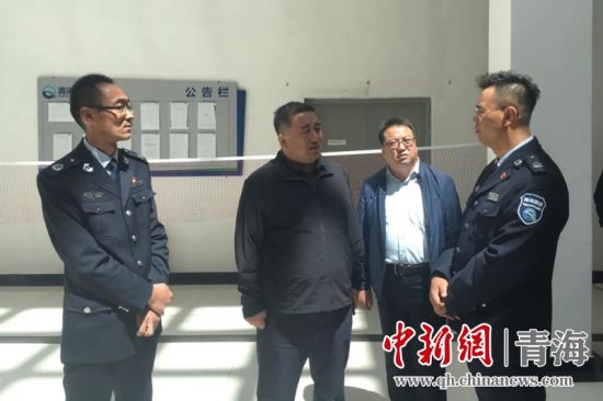 圖為生態(tài)環(huán)保專項督查現(xiàn)場。 孫舒亞攝