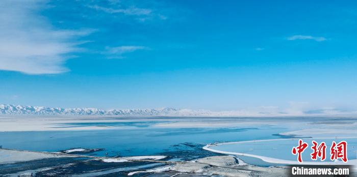 圖為冬季茶卡天空壹號(hào)景區(qū)。　李江寧 攝